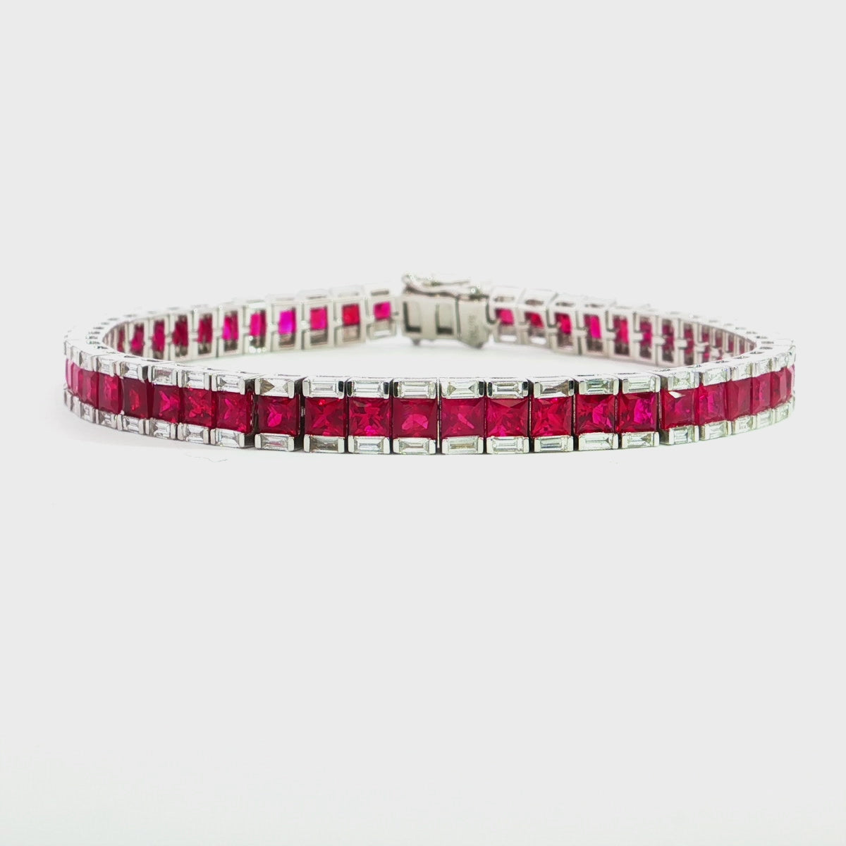 加载视频:White Gold Ruby Tennis Bracelet with Square Step-Cut Diamonds