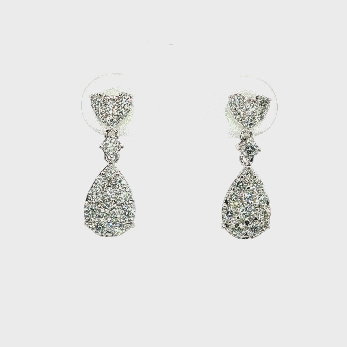 加载视频:Elegant Pear-Shaped Diamond Drop Earrings
