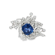 Bague cocktail en or blanc avec saphir bleu profond taille coussin