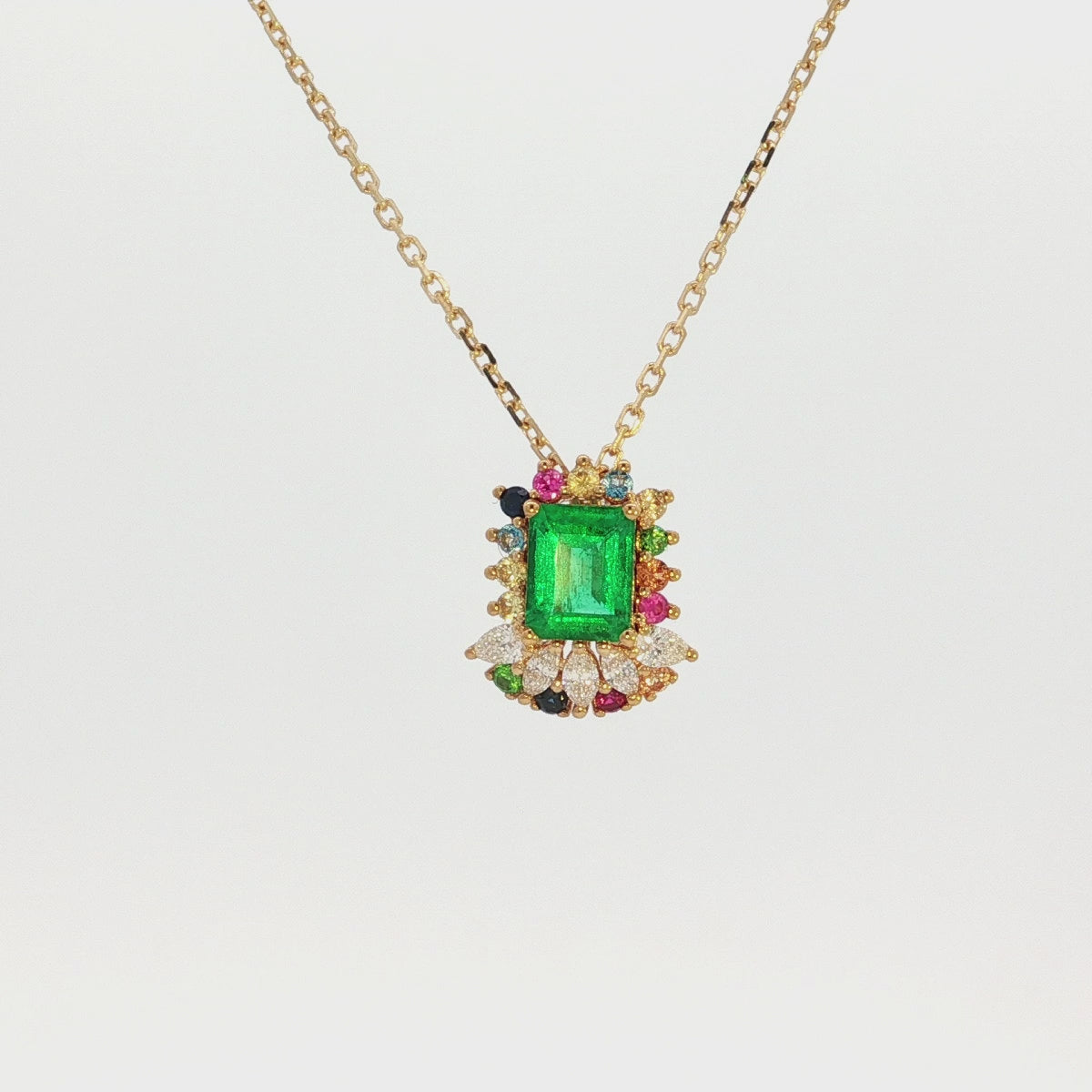 Load video: Gold Chain Necklace with Step-Cut Emerald Pendant
